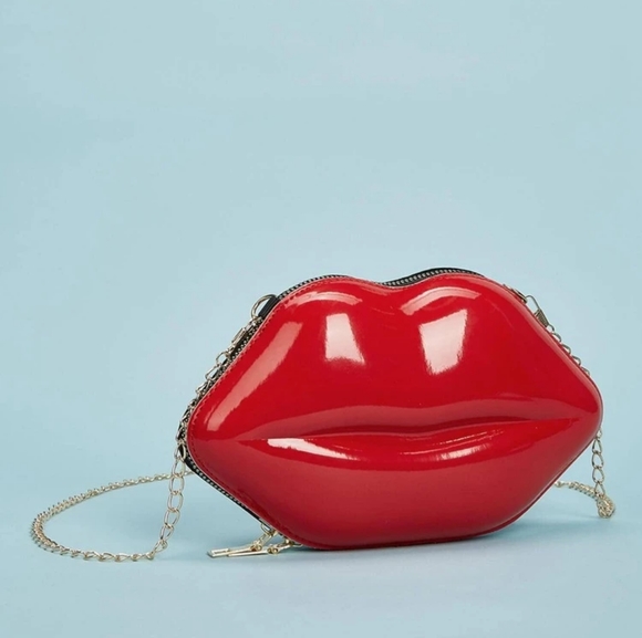 💋 Red Lip Purse with Gold Chain 💋 - Picture 5 of 10